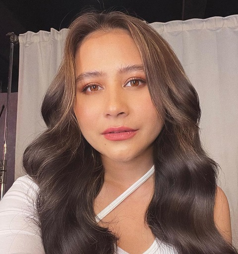 Tips Menyamarkan Bibir Gelap ala Prilly Latuconsina