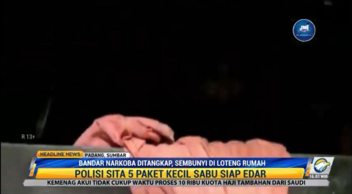 Bandar Narkoba di Padang Panjat Loteng Saat Sembunyi dari Polisi