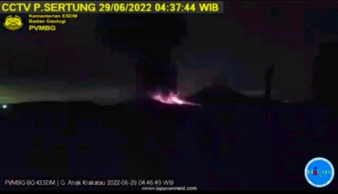 Gunung Anak Krakatau Erupsi 3 Kali, Kolom Abu Mencapai 1.000 Meter