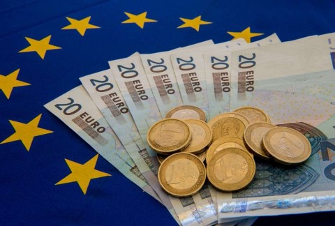 Data Jerman dan Spanyol Buat Mata Uang Euro Melemah