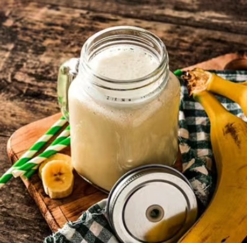 Yuk, buat Korean Banana Milk minuman Korea Selatan yang sering dijumpai dari Drakor.  (Foto: Dok. Endeus TV)