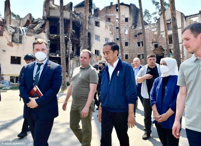 Kesedihan dan Tulisan Jokowi Usai Lihat Dampak Perang di Kota Irpin