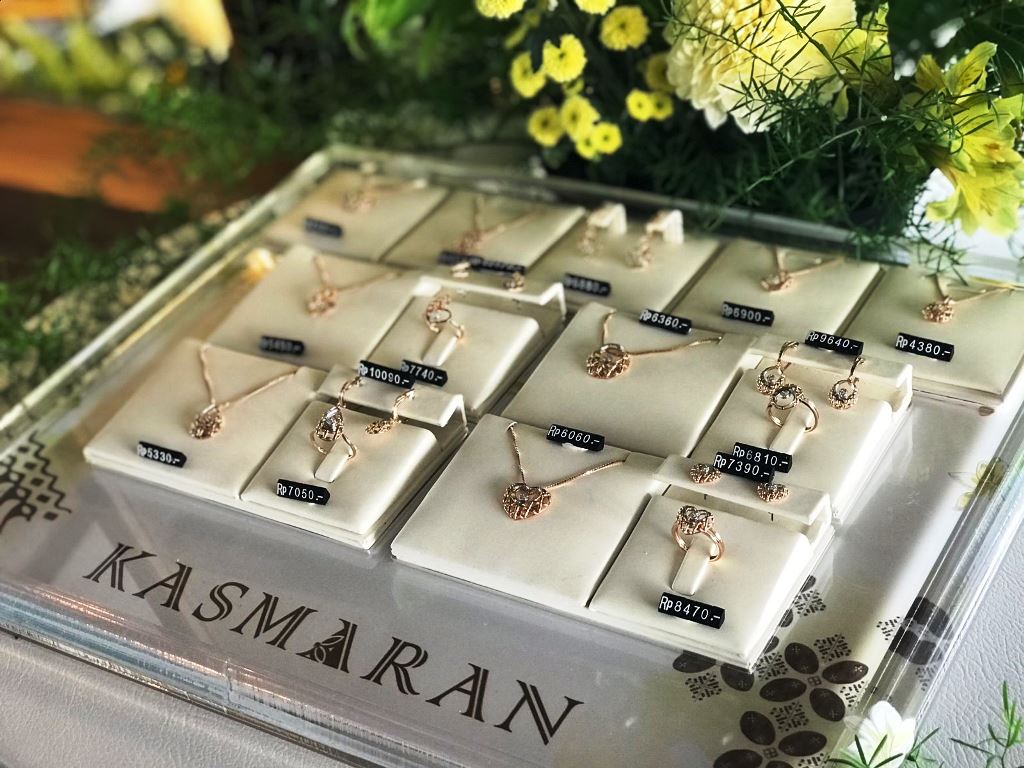 Koleksi Kasmaran dari kolaborasi Anne Avantie dengan The Palace Jeweler.
