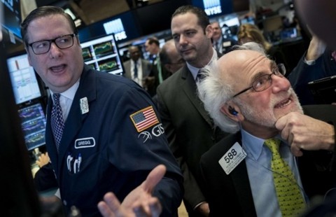 Wall Street Terpuruk, Dow Jones Anjlok 0,82%