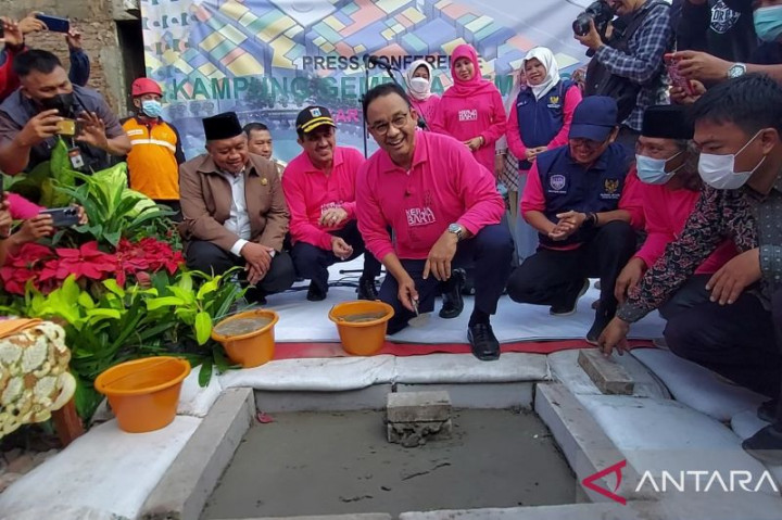 Anies Resmikan Pembangunan Kampung Gembira Gembrong