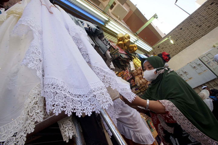 Saat Jemaah Haji Berbelanja di Waktu Senggang