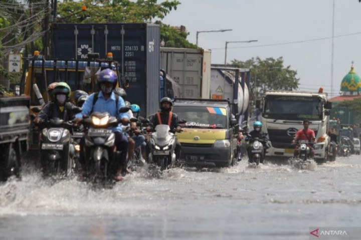 Warga Pesisir Surabaya Diimbau Waspadai Banjir Rob