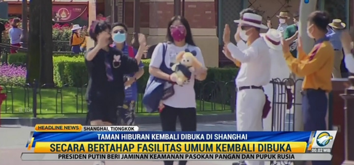 Taman Hiburan Kembali Dibuka di Shanghai
