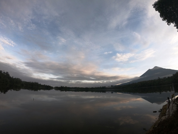Sejarah Danau Pauh dengan Lanskap Gagahnya Gunung Masurai
