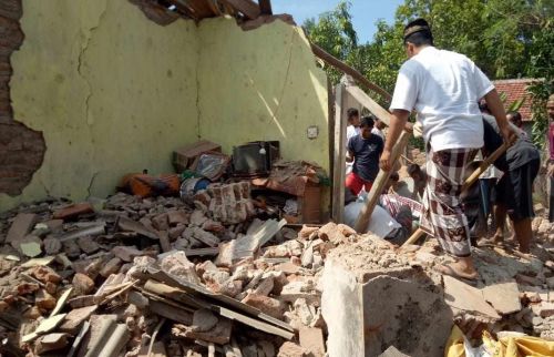 Bangunan Sarang Walet Ambruk Timpa Ibu Hamil dan Balita