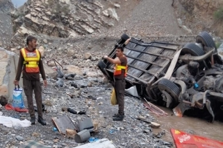 Bus Jatuh ke Jurang di Pakistan, 20 Orang Tewas 13 Terluka