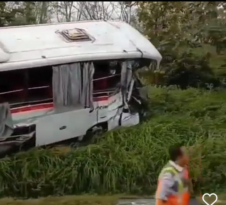 Bus Primajasa Tabrak Truk di Cipali, 2 Tewas 13 Luka