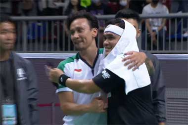 Tanding Badminton, Vincent Rompies Taklukan Bung Jebret Dua Set Langsung
