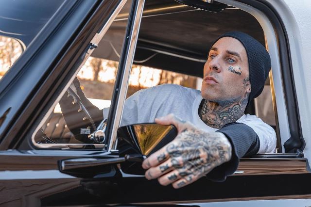 Setelah Jalani Kolonoskopi, Travis Barker Dirawat di Rumah Sakit karena Pankreatitis
