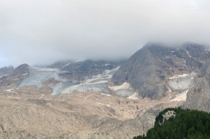 6 Pendaki Tewas Terkena Bongkahan Gletser di Alpen Italia
