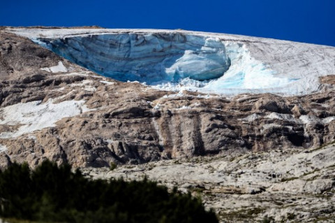 Tim Penyelamat Gunakan <i>Drone Thermal</i> Cari Korban Gletser di Italia
