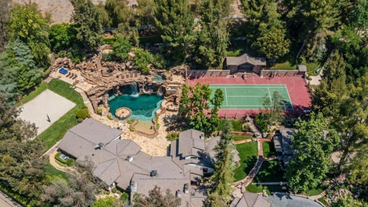 Intip Mewahnya Rumah Drake Seharga Rp164 Miliar, Punya Bioskop hingga Gua