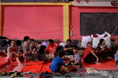 Pengungsi Abrasi Pantai Amurang Bertambah, Capai 500 Orang