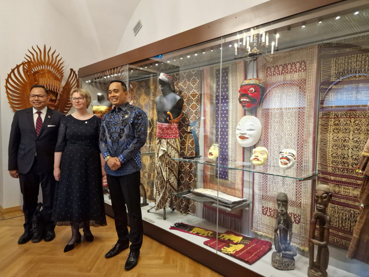 Latvia's Riga Bourse Art Museum Receives Additional Collection of Indonesian Art Objects