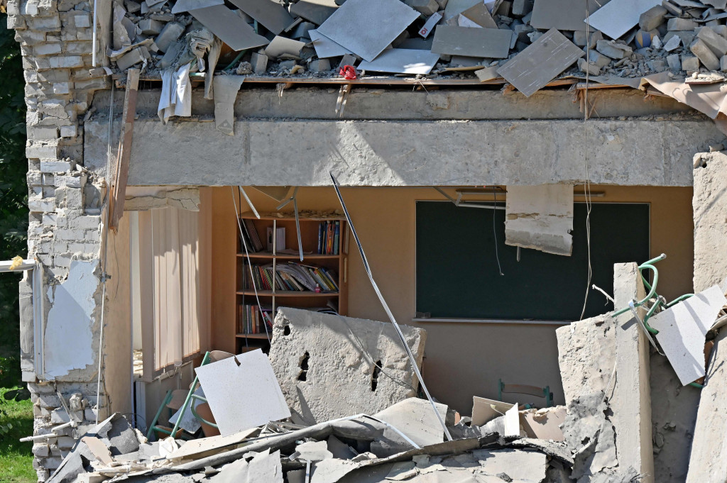 Penampakan Sekolah yang Hancur Dihantam Rudal Rusia