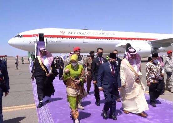 Wapres Tiba di Madinah, Disambut Pasukan Kehormatan Militer