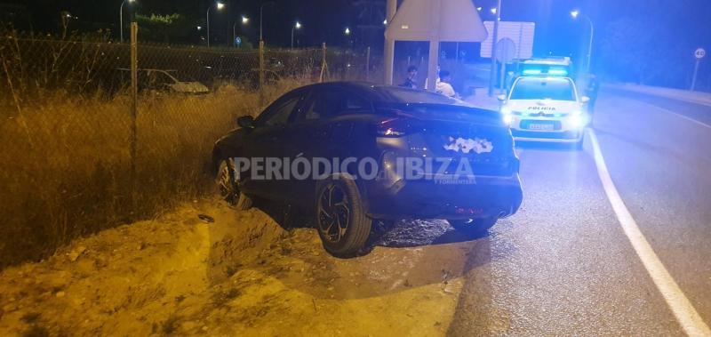 Kondisi mobil yang dikendarai Bagnaia saat kecelakaan tunggal di Ibiza, Spanyol. (foto: periodecodeibiza)