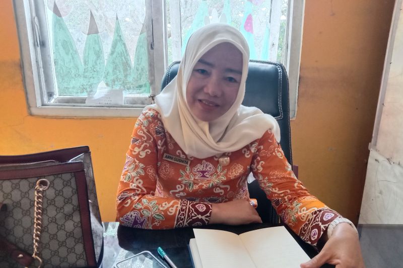 Kabid Pendidikan Dasar Dinas Pendidikan dan Kebudayaan Kabupaten Mukomuko Arni Gusnita. ANTARA/Ferri