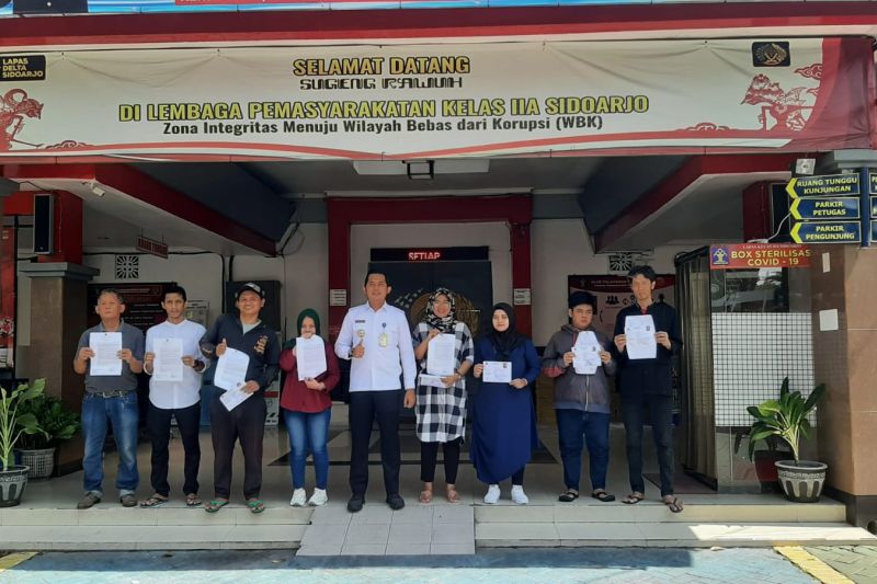 Program asimilasi rumah narapidana di Lapas Sidoarjo (ANTARA/ HO Kanwilkumham Jatim)