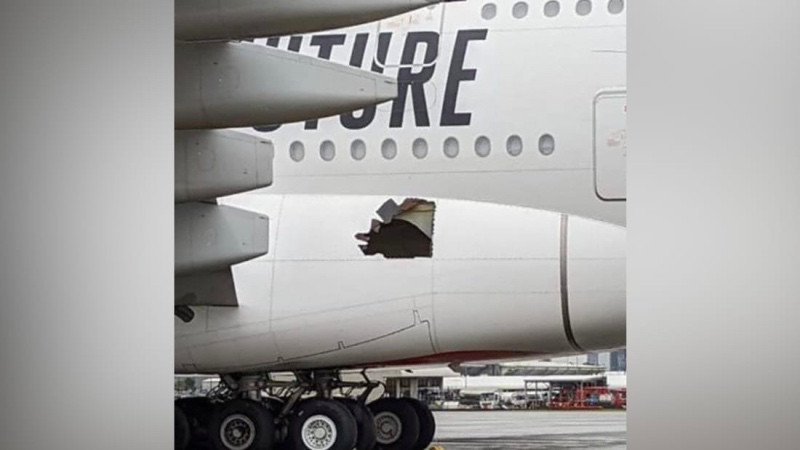 Badan pesawat Airbus A380 dari Emirates yang berlubang. Foto: CNN
