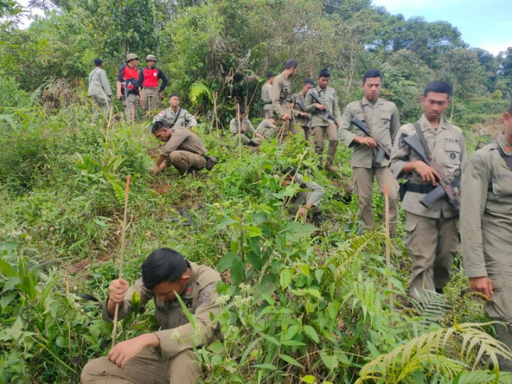 TNGHS Lepas Elang Brontok dan Bersama Brimob dan PT Antam