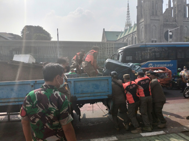 Jelang Iduladha, Satpol PP Sawah Besar Tertibkan PKL dan PMKS