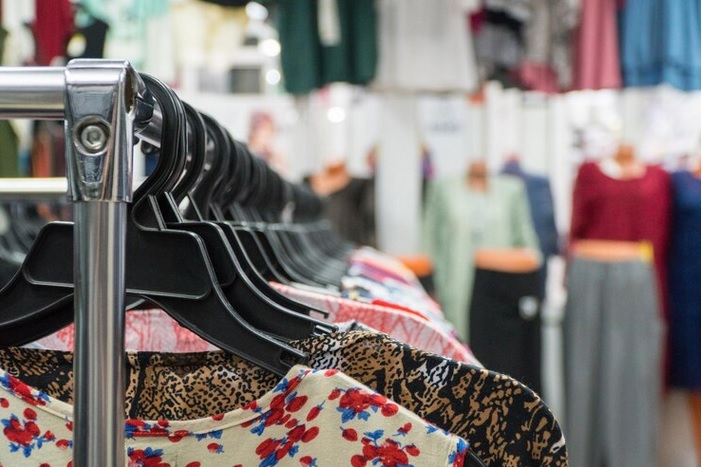 Tips Memakai Pakaian Simpel tapi Menawan