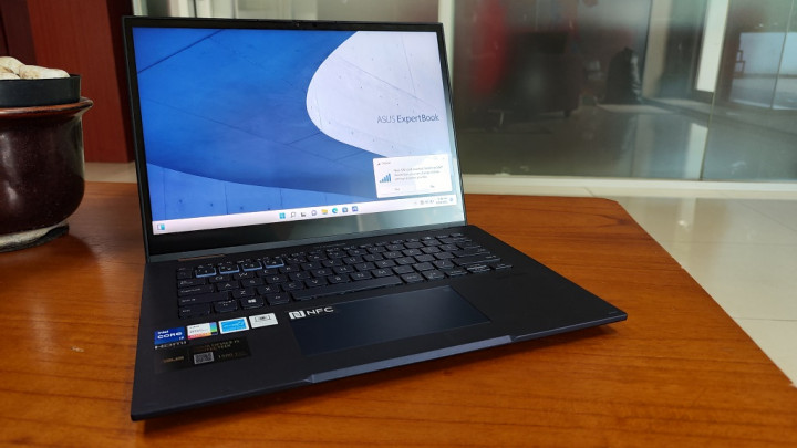 Asus Expertbook B7 Flip, Laptop Profesional tak Bergantung WiFi