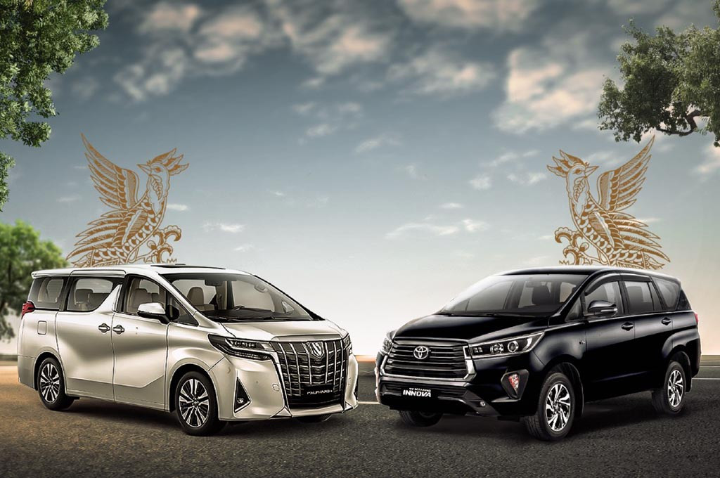 Iwan Tirta memberikan rancangan batiknya untuk Kijang Innova dan Alphard. Auto2000