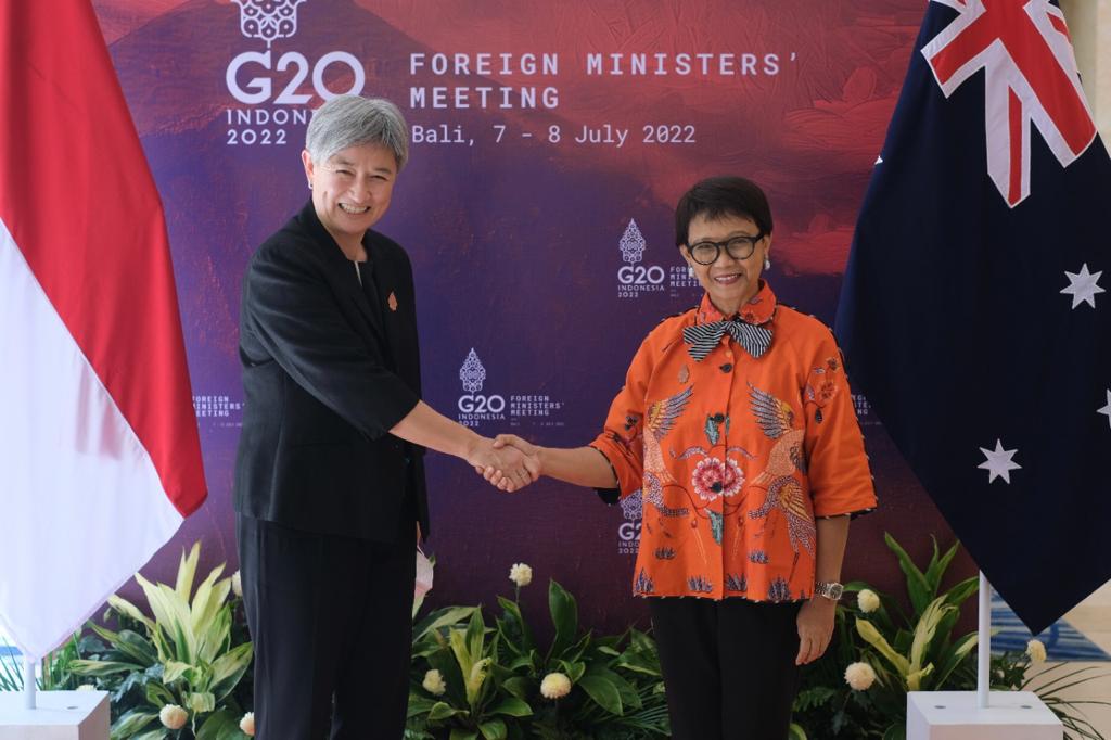 Menlu Australia Penny Wong (kiri) dan Menlu Retno Marsudi (kanan) di FMM G20, Bali./Kementerian Luar Negeri