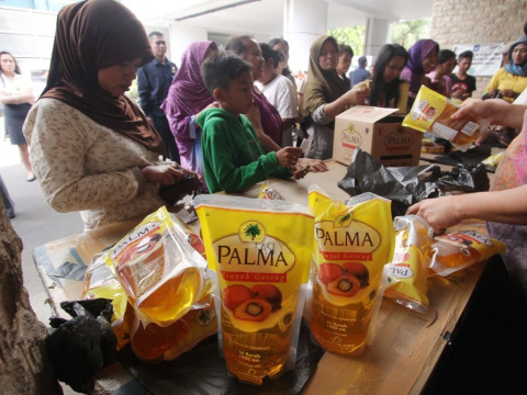 Warga di Makassar Lebih Pilih Beli Minyak Goreng Pakai KTP Ketimbang PedulilLindungi