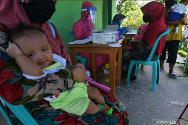 Suasana kegiatan di posyandu di Kota Palu, Sulawesi Tengah, Rabu, 6 Mei 2020, dalam rangka mencegah balita mengalami stunting. ANTARA/Mohamad Hamzah