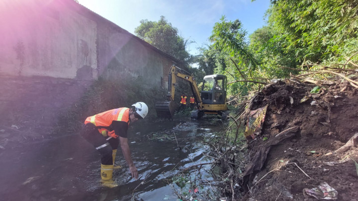 Cegah Banjir, Saluran di Area Candi Bajang Ratu Malang Dinormalisasi