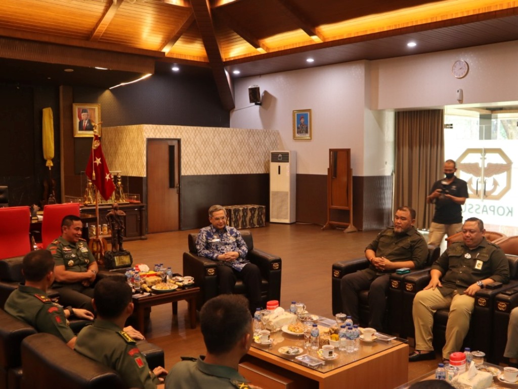 Wamentan Harvick Hasnul Qolbi melakukan kunjungan silaturahmi ke Markas Besar Kopassus TNI-AD di Cijantung, Jakarta Timur. Foto Istimewa.