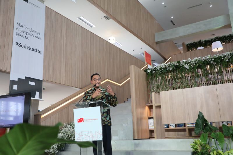 Gubernur DKI Jakarta Anies Baswedan memberikan sambutan saat peresmian Perpustakaan Jakarta dan Pusat Dokumen Sastra (PDS) HB Jassin di Taman Ismail Marzuki, Jakarta, Kamis (7/7/2022). Branda Antara