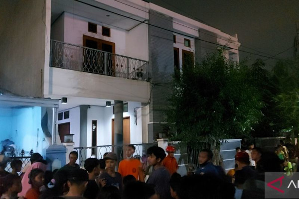 Waduh! Sapi Seberat Hampir 1 Ton Terperosok di Depan Rumah Wapres