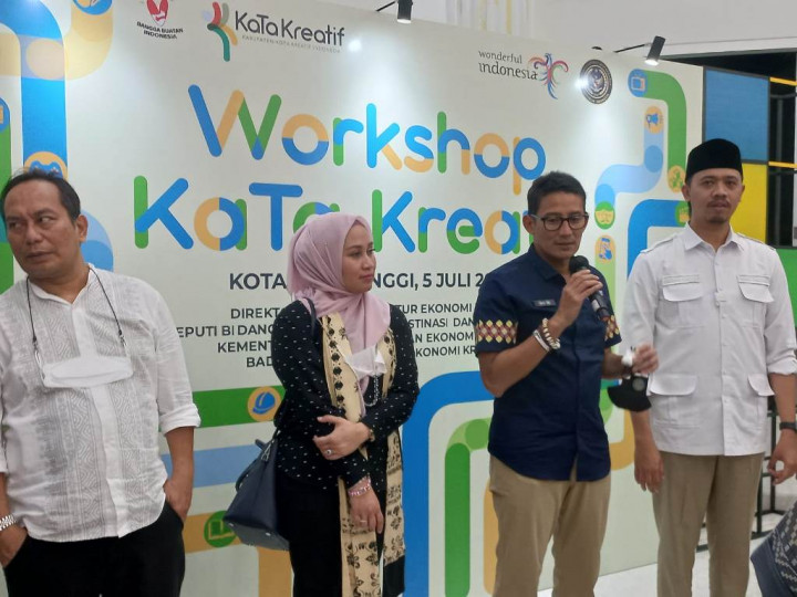 Saran Menparekraf Sandiaga Uno untuk Pelaku Ekraf di Bukit Tinggi Saran Menparekraf Sandiaga Uno untuk Pelaku Ekraf di Bukit Tinggi