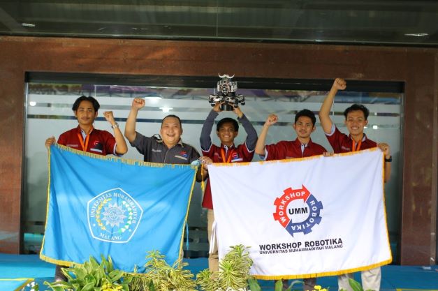 Robot Dome UMM Raih Juara di Kontes Robot Indonesia