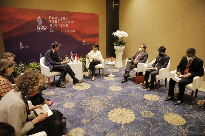 Keamanan Jalur Pangan Ukraina Dibahas dalam Pertemuan Menlu RI-Belanda