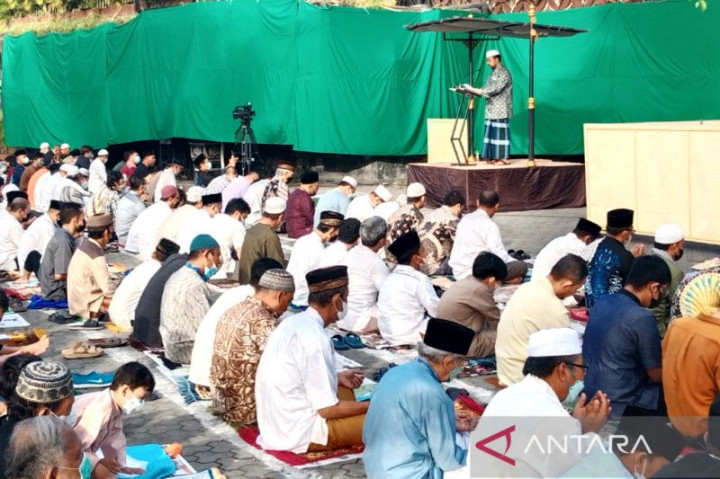 Putra Mahkota Paku Alam X Jadi Imam dan Khatib Salat Iduladha di Yogyakarta Putra Mahkota Paku Alam X Jadi Imam dan Khatib Salat Iduladha di Yogyakarta