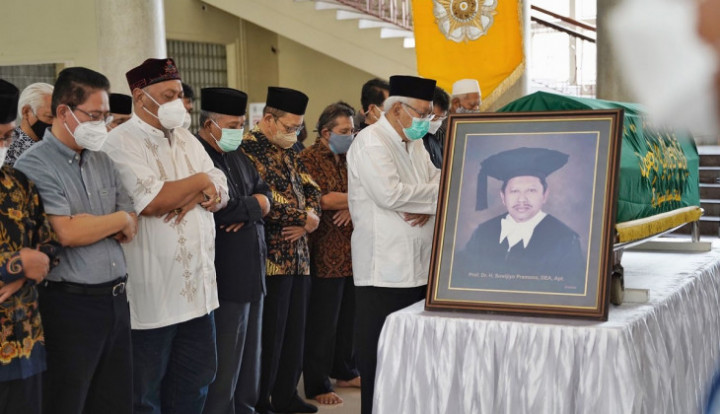 Guru Besar Fakultas Farmasi UGM Suwijiyo Pramono Tutup Usia