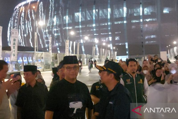 Anies Salat Id di JIS