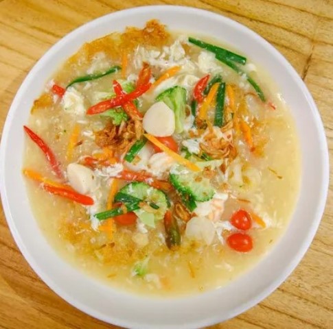 Resep kwetiau rebus ini dijamin pasti enak dan segar ya. Yuk, dicoba. (Foto: Dok. Endeus TV)