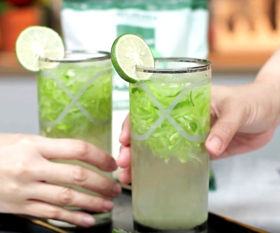 Segarkan Diri dengan Es Timun