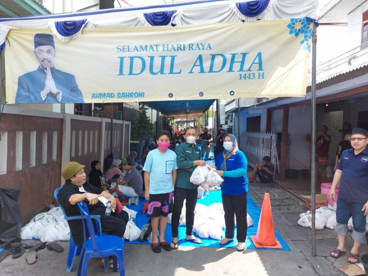 Sahroni Fasilitasi Kurban Sapi untuk Relawan ASC, 30 Ribu Paket Disalurkan